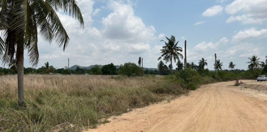 Terreno en Pattaya, Tailandia № 100715