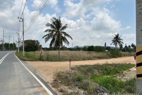 Terreno en Pattaya, Tailandia № 100715 - foto 4
