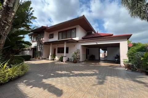 House in Pattaya, Thailand 6 bedrooms № 123563