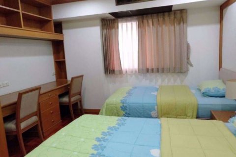 Condominio de 2 dormitorios en Watthana, Bangkok, Tailandia № 76132 - foto 12