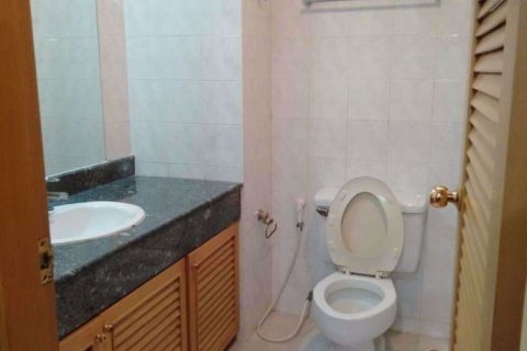 Condominio de 2 dormitorios en Watthana, Bangkok, Tailandia № 76132 - foto 18