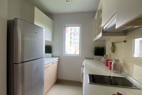 Condominio de 2 dormitorios en Phra Khanong, Bangkok, Tailandia № 76131 - foto 3
