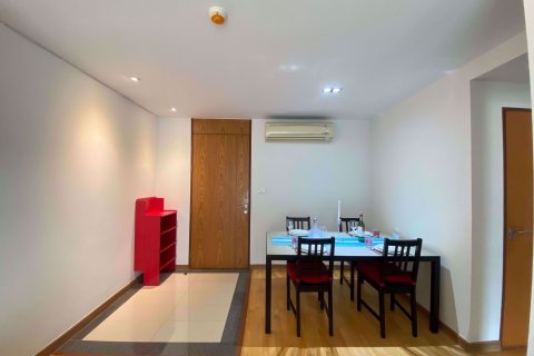 Condominio de 2 dormitorios en Phra Khanong, Bangkok, Tailandia № 76131 - foto 2