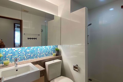 Condominio de 2 dormitorios en Phra Khanong, Bangkok, Tailandia № 76131 - foto 6