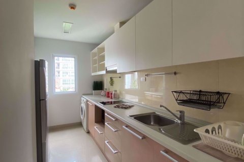 Condominio de 2 dormitorios en Phra Khanong, Bangkok, Tailandia № 76131 - foto 4