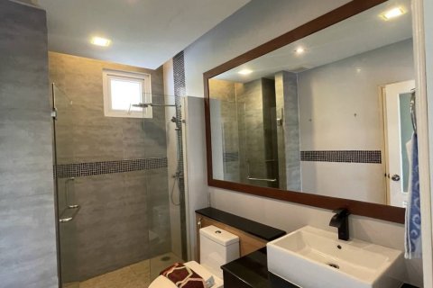 Condominio de 2 dormitorios en Phuket, Tailandia № 115776 - foto 8