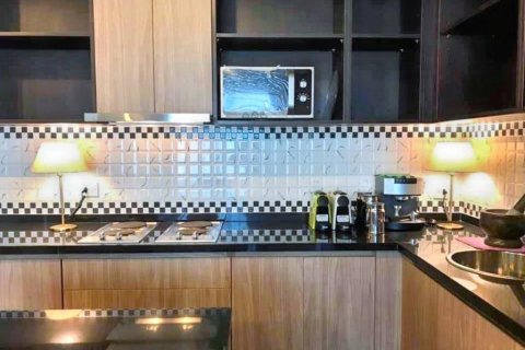 Condominio de 2 dormitorios en Samut Prakan, Tailandia № 115770 - foto 4