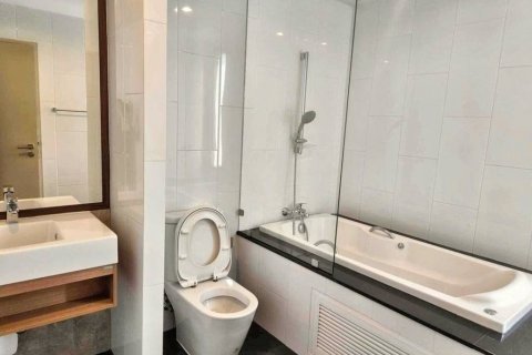 Condominio de 2 dormitorios en Samut Prakan, Tailandia № 115770 - foto 6