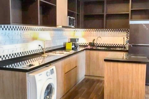 Condominio de 2 dormitorios en Samut Prakan, Tailandia № 115770 - foto 5