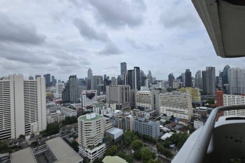 Condo in Bangkok, Thailand, 3 bedrooms № 132672 - photo 4