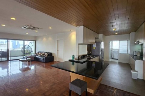 Condo in Bangkok, Thailand, 3 bedrooms № 132672 - photo 5