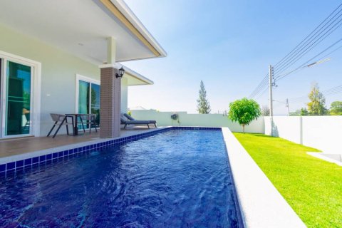 Chalet de 3 dormitorios en Hua Hin, Tailandia № 132667 - foto 4