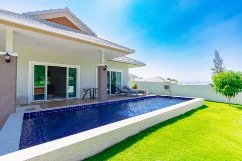Chalet de 3 dormitorios en Hua Hin, Tailandia № 132667 - foto 2