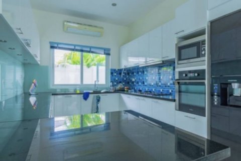 Chalet de 3 dormitorios en Cha-am, Tailandia № 132670 - foto 6