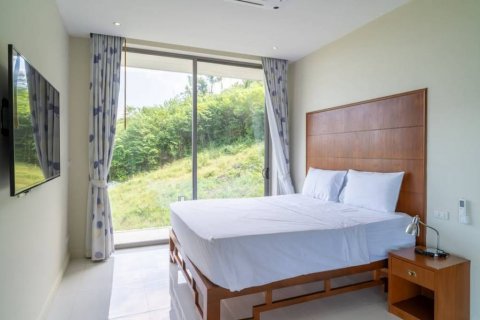 Villa in Surat Thani, Thailand 4 Schlafzimmer № 132671 - Foto 10
