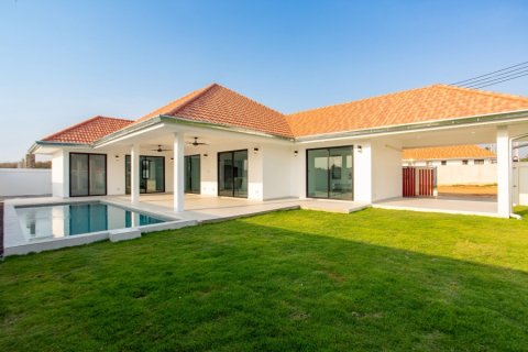 Casa de 3 dormitorios en Hua Hin, Tailandia № 126028