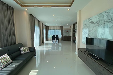 Casa de 3 dormitorios en Hua Hin, Tailandia № 125360 - foto 12