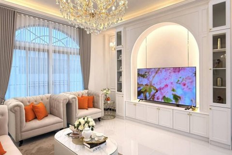 Chalet de 4 dormitorios en Pattaya, Tailandia № 125960 - foto 6