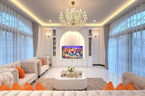 Chalet de 4 dormitorios en Pattaya, Tailandia № 125960 - foto 3