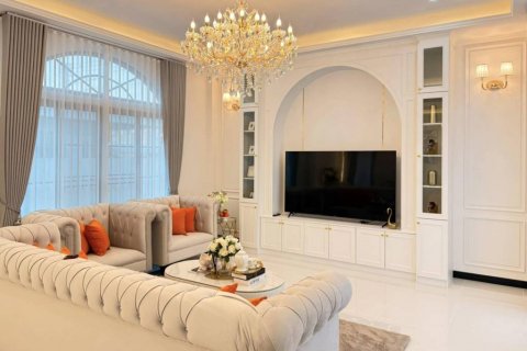 Chalet de 4 dormitorios en Pattaya, Tailandia № 125960 - foto 4