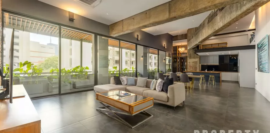 Condominio de 4 dormitorios en Khlong Toei, Bangkok, Tailandia № 124040