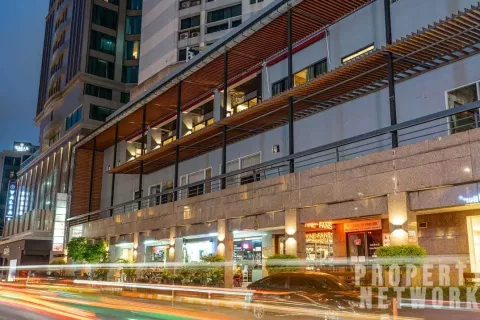 Condominio de 4 dormitorios en Khlong Toei, Bangkok, Tailandia № 124040 - foto 19