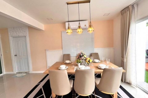 Casa de 3 dormitorios en Pattaya, Tailandia № 132825 - foto 4