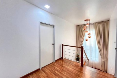 Casa de 3 dormitorios en Pattaya, Tailandia № 132825 - foto 10