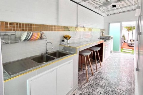 Casa de 3 dormitorios en Pattaya, Tailandia № 132825 - foto 8