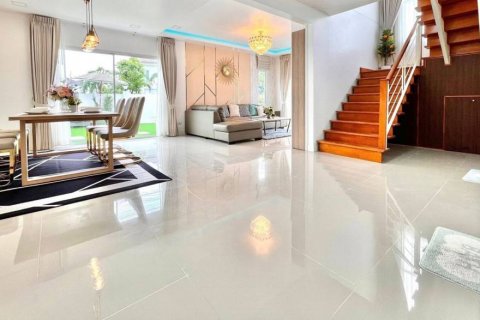 Casa de 3 dormitorios en Pattaya, Tailandia № 132825 - foto 5