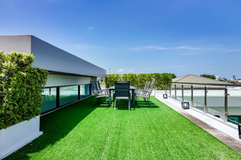 Casa de 6 dormitorios en Pattaya, Tailandia № 126933 - foto 7