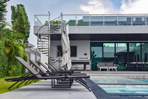 Casa de 6 dormitorios en Pattaya, Tailandia № 126933 - foto 4
