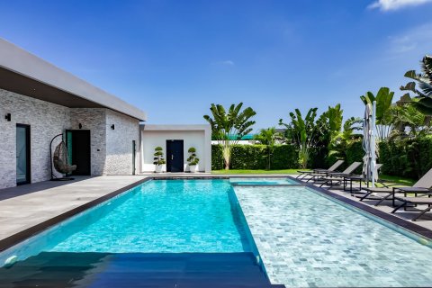 Casa de 6 dormitorios en Pattaya, Tailandia № 126933 - foto 6