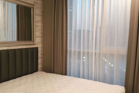 Condominio de 2 dormitorios en Huai Khwang, Bangkok, Tailandia № 76409 - foto 7