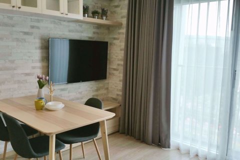 Condominio de 2 dormitorios en Huai Khwang, Bangkok, Tailandia № 76409 - foto 3