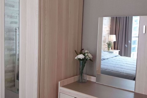 Condominio de 2 dormitorios en Huai Khwang, Bangkok, Tailandia № 76409 - foto 11