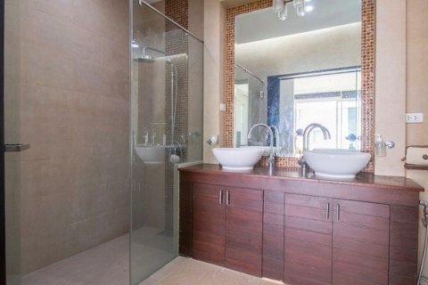 Casa de 3 dormitorios en Hua Hin, Tailandia № 125307 - foto 15