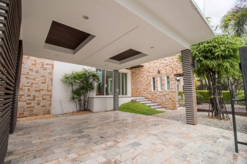 Casa de 3 dormitorios en Hua Hin, Tailandia № 125307 - foto 2
