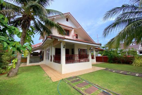 Casa de 3 dormitorios en Hua Hin, Tailandia № 125330 - foto 2