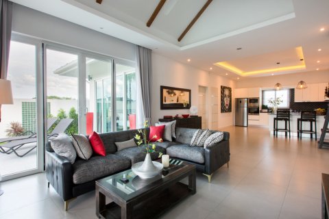 Casa de 3 dormitorios en Hua Hin, Tailandia № 125299 - foto 12