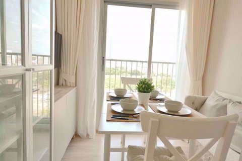Condominio de 2 dormitorios en Huai Khwang, Bangkok, Tailandia № 77015 - foto 7