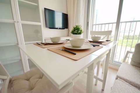Condominio de 2 dormitorios en Huai Khwang, Bangkok, Tailandia № 77015 - foto 8