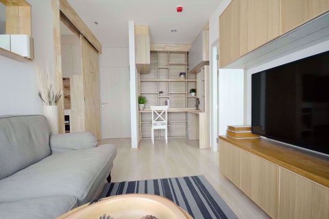 Condominio de 2 dormitorios en Huai Khwang, Bangkok, Tailandia № 77015 - foto 2