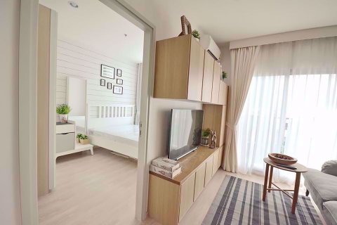 Condominio de 2 dormitorios en Huai Khwang, Bangkok, Tailandia № 77015 - foto 3