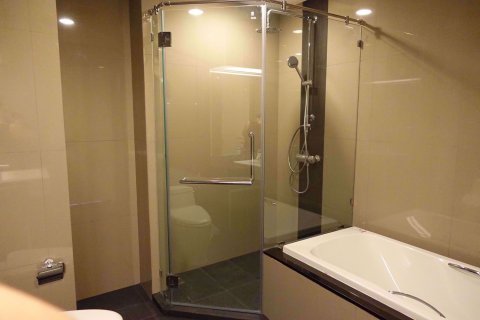 Dúplex de 2 dormitorios en Khlong Toei, Bangkok, Tailandia № 77014 - foto 11
