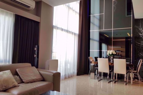 Duplex in Khlong Toei, Bangkok, Thailand 2 bedrooms № 77014