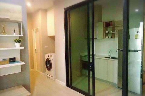 Condo in Huai Khwang, Bangkok, Thailand, 2 bedrooms № 77011 - photo 3