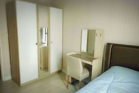 Condo in Huai Khwang, Bangkok, Thailand, 2 bedrooms № 77011 - photo 5