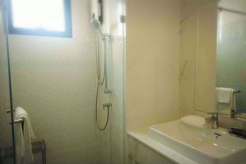 Condo in Huai Khwang, Bangkok, Thailand, 2 bedrooms № 77011 - photo 8