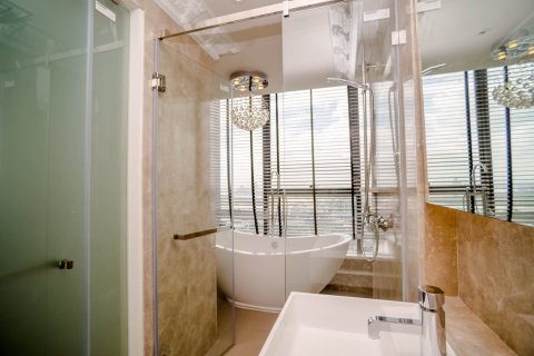Condominio de 3 dormitorios en Bangkok, Tailandia № 144181 - foto 16